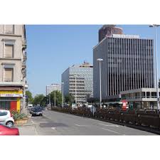 ɔlɛ̃pik ljɔnɛ) (officially olympique lyonnais in french), commonly referred to as simply lyon (french pronunciation: Rue Garibaldi Les Rues De Lyon