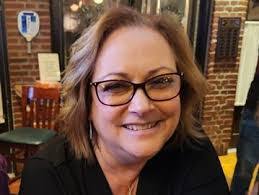 Donna Bracken's Instagram, Twitter & Facebook