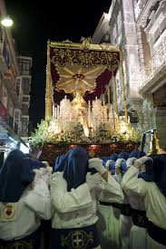 Las cinco cofradías del viernes de dolores bañan de júbilo y de sol esta primera jornada de vísperas, en la que se vivieron las primeras bullas cofrades y se estrenó la agrupación parroquial de. Viernes De Dolores Santisimo Cristo De La Misericordia Y Maria Santisima Del Rosario Bride Of Christ Holy Week Catholic Faith