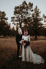 31 Creative Halloween Wedding Ideas Halloween Themed Wedding Dark Wedding Theme Dark Wedding