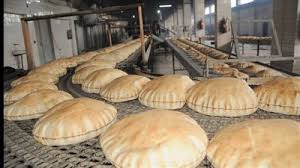 حضرتك عايز عيش اصرف عيش عادي وسعر الرغيف خمس قروش عادي والا هتوفره من العيش هتاخذ بدله سلع وهيحسبك علي الرغيف الاباقي خمسه وخمسين قرش بدل عشر قروش. D8wygn0tybecem