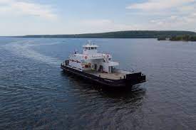 Le passeur est sympa, mais après minuit!!! New Washington Island Ferry Christened Monday