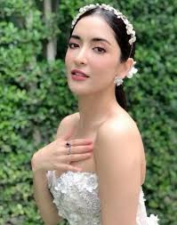 Đời thị phi của mỹ nhân lai Ấn: Bị tố làm "tiểu tam", vướng vào đại án lừa  đảo gần 10.000 người