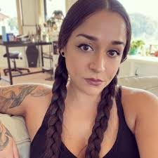 Faith Estes's Instagram, Twitter & Facebook