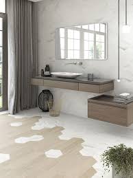 Mixer Du Bois Avec Du Carrelage Aux Endroits D Eau En 2020 Salle De Bains Ouverte Idee Salle De Bain Deco Salon Blanc