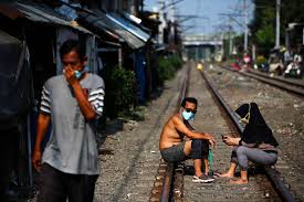 Indonesien liegt genau dort, wo sich asiatische und australische kontinentalplatte treffen, im einflusskreis südasiens, indiens und australiens und damit mitten. Ramadan In Indonesien In Corona Zeiten Riskante Reisewelle