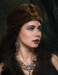 Don't walk-run 🏃‍♀️. The new Ayala Bar collection just dropped in-store  and online at Teddy Sinclair in Leura. Get your's before it's gone 🔥  #ayalabarjewelry #handmade #statementjewellery #beaded #witchy #winter