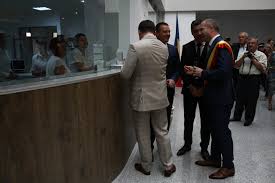 Se afla in apropierea mijloacelor de transport. PrimÄria GalaÅ£i S A Mutat In CasÄ NouÄ Foto Èi Video De La Inaugurarea Sediului AdministraÅ£iei Locale ViaÅ£a LiberÄ GalaÅ£i