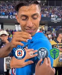 LA DUPLA JAMES-MORI! 👀😎🦁