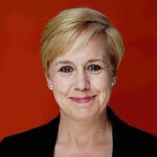 Leann Sharp's Instagram, Twitter & Facebook