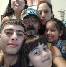 Una trampa letal https://todonoticias.info/4ac5dwn Una pareja de jubilados  electrificó la puerta de su casa y un ladrón murió cuando intentó entrar El  delincuente fue identificado como Rodrigo Barrios, de 24 años. Su