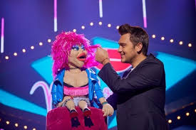 Qui a donc bien pu écrire ce pitch incompréhensible ? Jeff Panacloc Contre Attaque Theatre Des Varietes Theatre Des Varietes