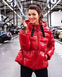 Faz dupla com ricardo couto nas grandes manhãs, explorando diariamente a sua vertente mais espontânea e. Maria Cerqueira Gomes On Instagram Vestida De E Com O Pronto Hoje So Pode Dar Certo Bmcar Winter Jackets Fashion Jackets