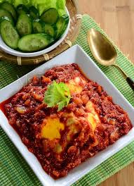 Rebus telur puyuh, kupas dan goreng hingga berkulit. Sambal Telur Pecah Dapur Tanpa Sempadan