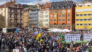 Es werden tausende menschen jeglicher. Uixosjqq4awsom