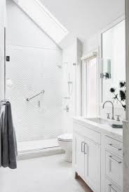 Whether you're looking for marble look porcelain tile for the bathroom floor or some marble wall tiles to finish off your kitchen redesign, you'll find all you need at floor & decor. 75 Beautiful Marble Tile Porcelain Tile Bathroom Pictures Ideas August 2021 Houzz