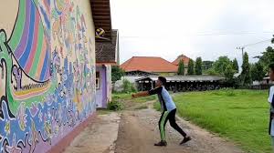 Bagaimana bentuk variasi gerak dasar manipulatif dengan kombinasi gerak dasar nonlokomotor dalam permainan sepak bola ? Variasi Gerak Spesifik Dalam Permainan Bola Voli Materi Pjok Kelas Viii Youtube