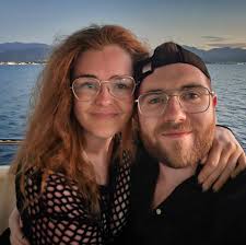 Why do people go around whistling in public? It's never in tune, melodic or  enjoyable to listen to. It's an unpleasant and jarring sound that only the  whistler gets pleasure from. Am