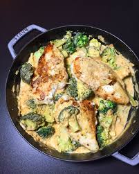 Hahnchenbrust In Einer Brokkoli Senf Sahne Sauce Rezepte Leckere Gerichte Rezepte Mit Brokkoli