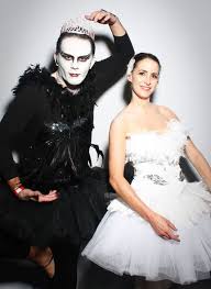 Black And White Swan Halloween Costumes 25 Genius Diy Couples Costumes Couples Costumes Diy Couples Costumes Couples Costumes Creative