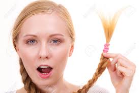 Chica Rubia Trenza Cabello Con Cinta Rosa Lazo Cuidado Del Cabello Peinado  Fotos, retratos, imágenes y fotografía de archivo libres de derecho. Image  191100874