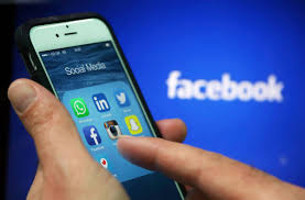 Tarifaço dos EUA gera 8 milhões de interações nas redes, e hashtags contra a família Bolsonaro figuram entre os assuntos mais comentados