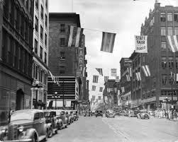 Downtown Des Moines 1937 Walnut Street Looking West Between 4th And 5th Street Most Of Des Moines Department Sto Des Moines Iowa Places To Visit Des Moines