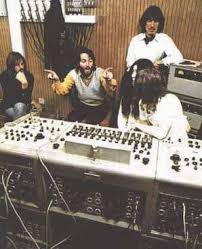 Wenn du dir unsicher bist, überlege einmal, welche songs du vielleicht schon öfter im radio gehört hast. The Beatles Die Letzten Jahre Die Trennung Gitarre Bass