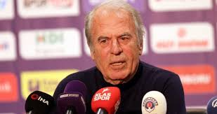 Milli takimin elinde patlayan.ve korkarim fenerinde elinde patlayacak futbol literatürüne mustafa denizli'ye rağmen özdeyişini ekleten ünlü futbol düşünürü. Mustafa Denizli Su An Sendelemis Durumdayiz Ama Dusmedik Son Dakika Spor Haberleri