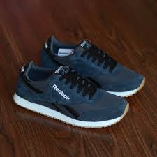 Khusus untuk pria yang tidak bisa meninggalkan aktivitas olahraga lari ini bahkan sehari saja, maka pilihan terbaik bisa menggunakan reebok run supreme, dengan adanya bantalan yang nyaman dapat menjaga. Harga Sepatu Reebok Terbaik Sepatu Pria Agustus 2021 Shopee Indonesia