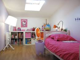 Le film suit sa vie au quotidien, le questionnement de ses parents, de ses frères et sœur, tout comme le comb. Une Chambre De Petite Fille Subtilement Decoree
