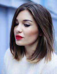 Le fait de plaquer le côté le plus mince va signer une allure sophistiquée. Coiffure Pour Affiner Un Visage Rond 40 Coiffures Canon Pour Les Visages Ronds Elle