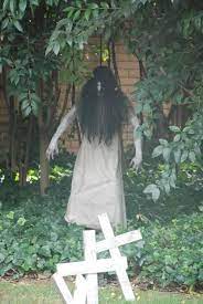 Maybe you would like to learn more about one of these? 25 Cool And Scary Halloween Decorations Home Design And Int Cheap Scary Halloween Decorations Scary Halloween Decorations Outdoor Scary Halloween Decorations
