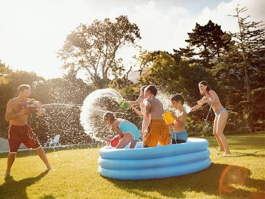 Swimming pool hygiene for families | Raising Children Network