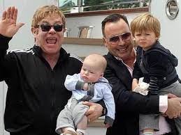 Er tritt in frankfurt und leipzig auf. Warum Konnte Elton John Ein Kind Aus Der Ukraine Nicht Adoptieren Und Hat Leihmutterschaft Gewahlt