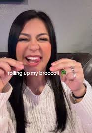 🥦🥦🥦🥦 i luv how these oldies but goodies songs are trending again! #fyp  #paratii #mom #foryoupage #momsoftiktok #foryourpage #mama #viralvideo  #broccoli #singalong #dram #lilyachty