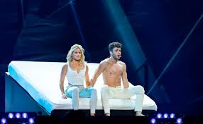 Zuvor hatten mehrere medien wie „bild und „bunte über die trennung der beiden showstars berichtet. Helene Fischer Show Silbereisen Muss Jetzt Humor Beweisen Woman At
