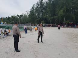 Merupakan salah satu pantai di medan yang menghadirkan suasana yang nyaman dan romantis. Res Serdang Bedagai On Twitter Personil Polsek Pantai Cermin Melaksanakan Pengamanan Di Objek Wisata Pantai Cermin Agar Masyarakat Merasa Aman Dalam Berlibur Https T Co 9vy37nr6kt