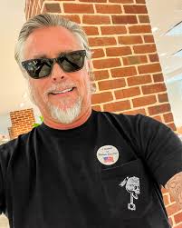 Just cast my vote! 🇺🇸 It's a privilege—and a right—thanks to the many  brave men and women who fought for it. Don't take it for granted, get out  there and make it