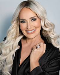 Angie Palmer's Instagram, Twitter & Facebook