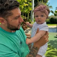 Jessica Crump's Instagram, Twitter & Facebook