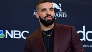 Drake's ep, so far gone (2009), spawned the hit single best i ever had and the moderate hit stream tracks and playlists from drake official page on your desktop or mobile device. Seltener Schnappschuss Drake Zeigt Foto Von Sohn Adonis 2