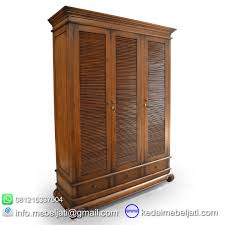 Kamper lemari dahlia paling mudah didapatkan karena tersedia hingga pasar tradisional, harganya terjangkau dan memiliki banyak pilihan aroma. Beli Almari Pakaian Pintu 3 Model Antik Opium Kedai Mebel Jati Jepara