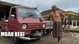 Kumpulan pick up modifikasi yang mengikuti acara kontes pick up modifikasi sedang loading parkir ditempat yang telah. Kakek Kreatif Sulap Mobil Pick Up Tahun 80 An Pakai Mesin Motor Shogun Bisa Maju Mundur Serambi Indonesia