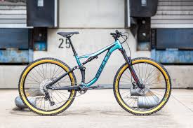 Copperhead evo am 1 the emblematic bulls copperhead evolves into an ebike equipped with a fully integrated bosch gen4 performance cx drive and 140mm travel full suspension, the copperhead evo am 1 is ready for any challenge. Bulls Neuheiten 2021 Neues Copperhead Fsx Kinderbikes Aus Carbon Und Mehr Mtb News De