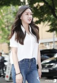 Despite the dad's warning, she saves her classmate . Justice High Korean Movie 2019 ê³µìˆ˜ë„ Hancinema