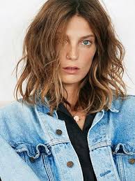 Instead of going for same old wavy hairs, you can go for short layered wavy hairstyles. 15 Attractive Short Wavy Hairstyles For Women In 2021 The Trend Spotter