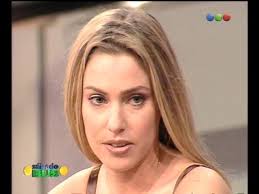 Margarita Wais rodeada de hombres