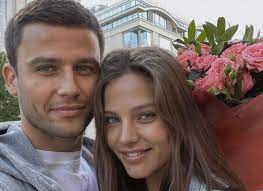 Юная красавица не стала молчать в ответ на скандальное интервью ее отца. Beremennaya Alesya Kafelnikova Vyshla Zamuzh Za Georgiya Petrishina Hello Russia