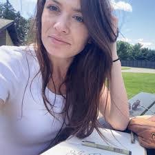 Leeann Lewis's Instagram, Twitter & Facebook